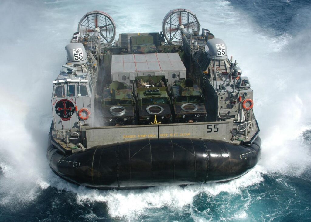 LCAC και AAV σε άσκηση των Αμερικανών πεζοναυτών [βίντεο]