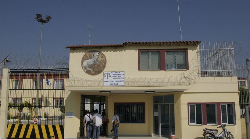 Πακιστανοί θα πετούσαν χασίς και κινητά στις φυλακές Λάρισας