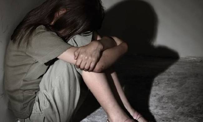 Ηράκλειο: Έπιασαν στα πράσα παιδόφιλο σε λαϊκή [εικόνα]