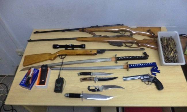 Τρίκαλα: 41χρονος έκρυβε στο σπίτι του μικρό οπλοστάσιο