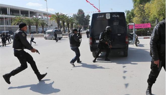 Η στιγμή που τζιχαντιστές εισβάλλουν στο “Μπαρντό” [βίντεο]