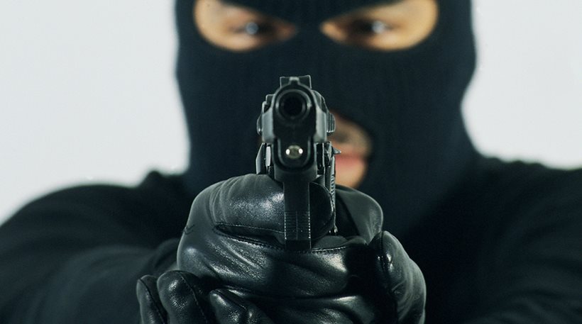 Αιτωλοακαρνανία: Nεαροί ξάφριζαν σπίτια και μοναστήρια