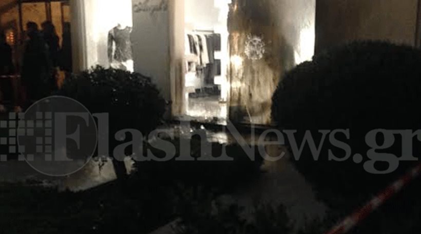 Εριξε μολότοφ σε κατάστημα στην Γλυφάδα αλλά πιάστηκε από πολίτες