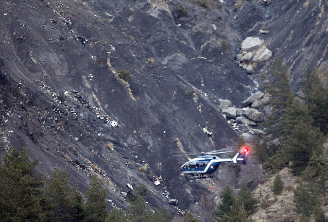 Bild: “Γερμανοί και οι δύο πιλότοι του Αirbus – O κυβερνήτης είχε 6.000 ώρες πτήσης στο ενεργητικό του”