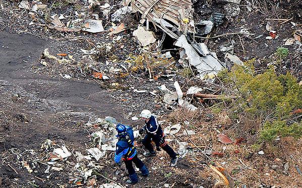 Tα 5 αναπάντητα ερωτήματα για τη συντριβή του μοιραίου Airbus
