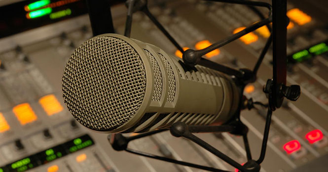 Αντιεξουσιαστές κατέλαβαν τον ραδιοσταθμό «Αντέννα Πάτρας 105,3»