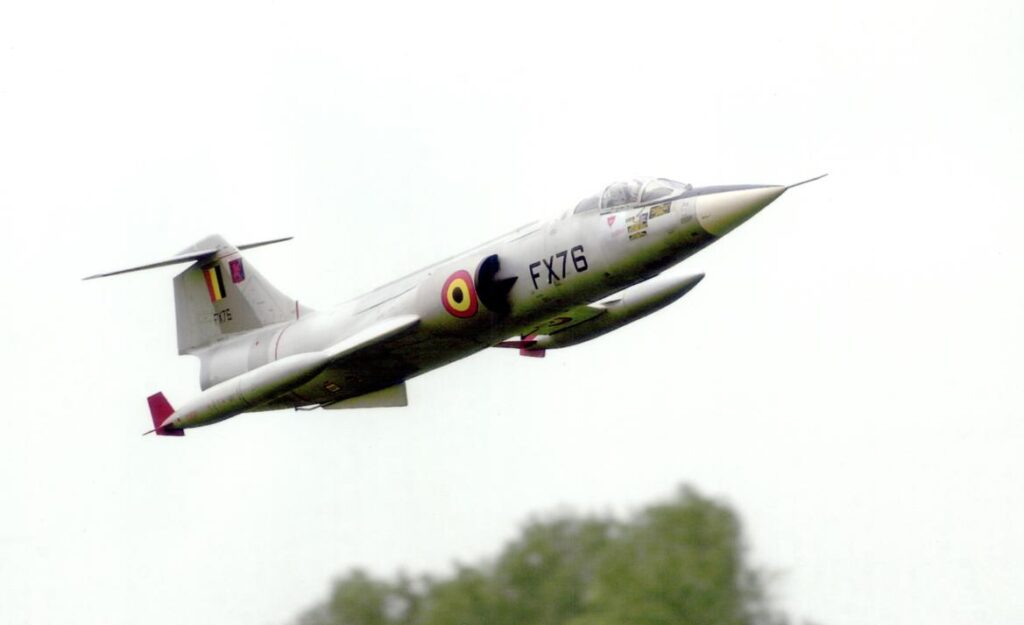 Touch-roll-touch: Ο απίστευτος ελιγμός του F-104 Starfighter [βίντεο]