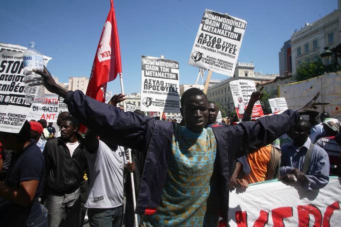 Πρώτα οι αλλοδαποί: Ιθαγένεια για όλους και για όλα – Μαζικές νομιμοποιήσεις λαθρομεταναστών