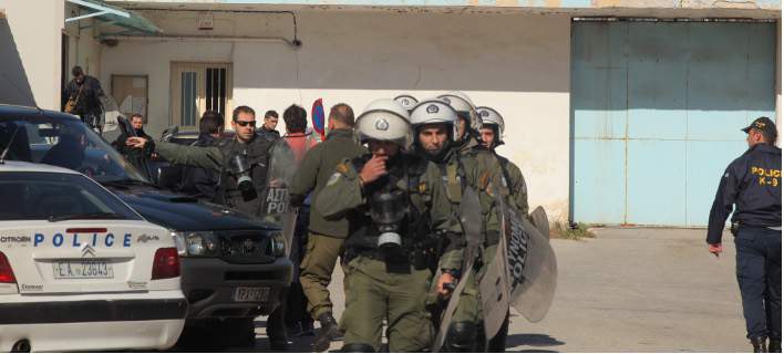 Στάση στον Κορυδαλλό – Οι κρατούμενοι αρνούνται να μπουν στα κελιά τους