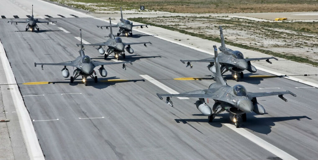 “ΗΝΙΟΧΟΣ 2015”: Όλες οι Πολεμικές Μοίρες στον… αέρα – Συνεργασία με ισραηλινά F-16 και αμερικανικές δυνάμεις JTAC