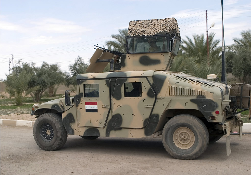Humvee με Ιρακινούς στρατιώτες δέχεται αντιαρματικό πύραυλο από τζιχαντιστές (vid)