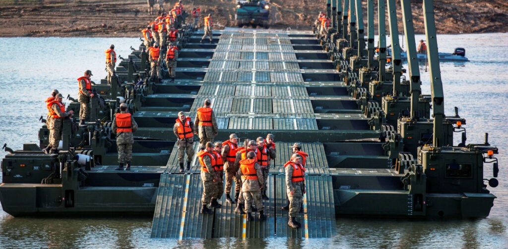 Νέες ασκήσεις της τουρκικής 1ης Στρατιάς στην Α. Θράκη: Στήνουν «γέφυρες πολέμου» για τον Έβρο