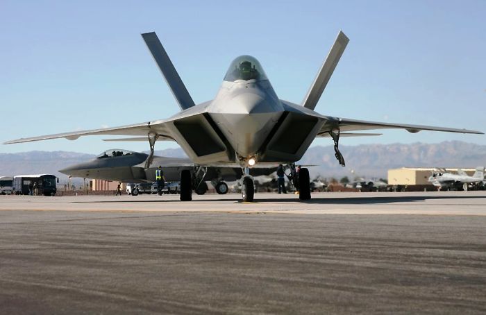 Fighter Town Nellis: Δείτε τα F-22 στην πρώτη Red Flag για το 2015 (Βίντεο)
