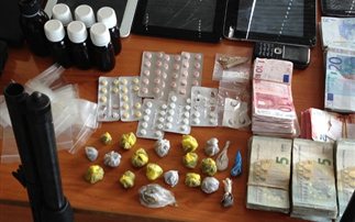Εξαρθρώθηκαν δύο εγκληματικές οργανώσεις διακίνησης ναρκωτικών