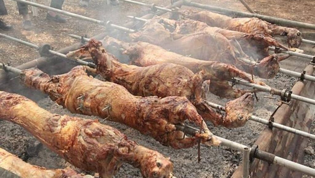 ΥΠΕΘΑ: Πάσχα στο Γουδή με 2.000 αρνιά