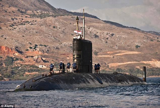 Ζημιά σε βρετανικό υποβρύχιο όταν παρακολουθούσε ρωσικά σκάφη! [εικόνες]