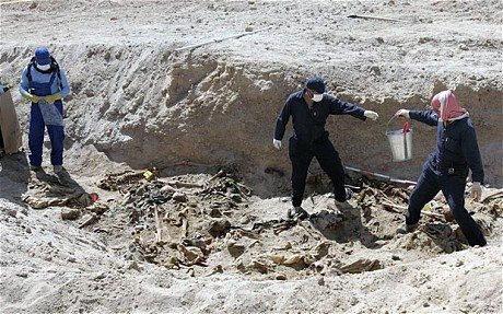 Φρίκη στο Τικρίτ από την ανακάλυψη ομαδικών τάφων – Στην εκταφή 47 σορών προχώρησαν οι Ιρακινές αρχές [εικόνες]