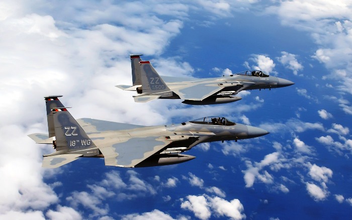 Επιβλητική παρουσία των αμερικανικών F-15C στην Ολλανδία – Βίντεο