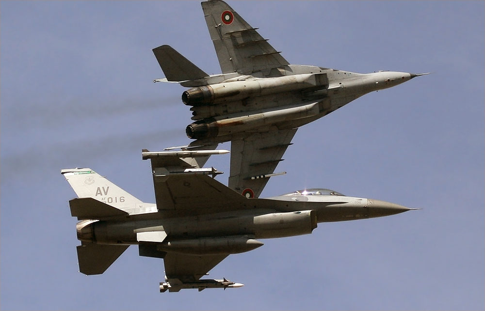 MIG-29 ή F-16; [βίντεο]