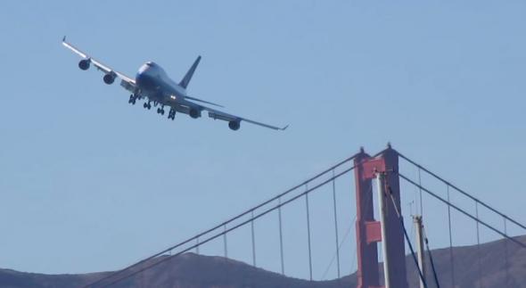ΗΠΑ: Boeing 747 “ξύνει” την κορυφή της γέφυρας Γκόλντεν Γκέιτ (βίντεο)