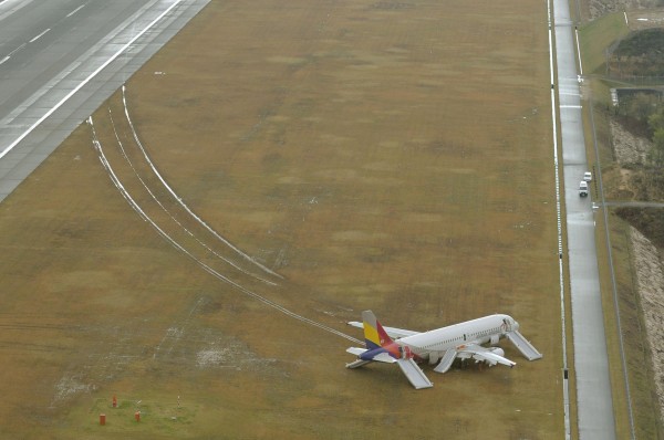 Ένα “παντιλίκι” αεροσκάφους της Asiana Airlines λίγο έλειψε μετατραπεί σε νέα τραγωδία – 27 οι τραυματίες