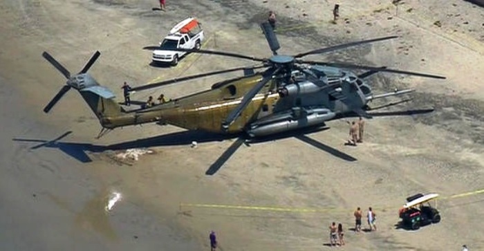 Αναγκαστική προσγείωση CH-53E σε παραλία του San Diego