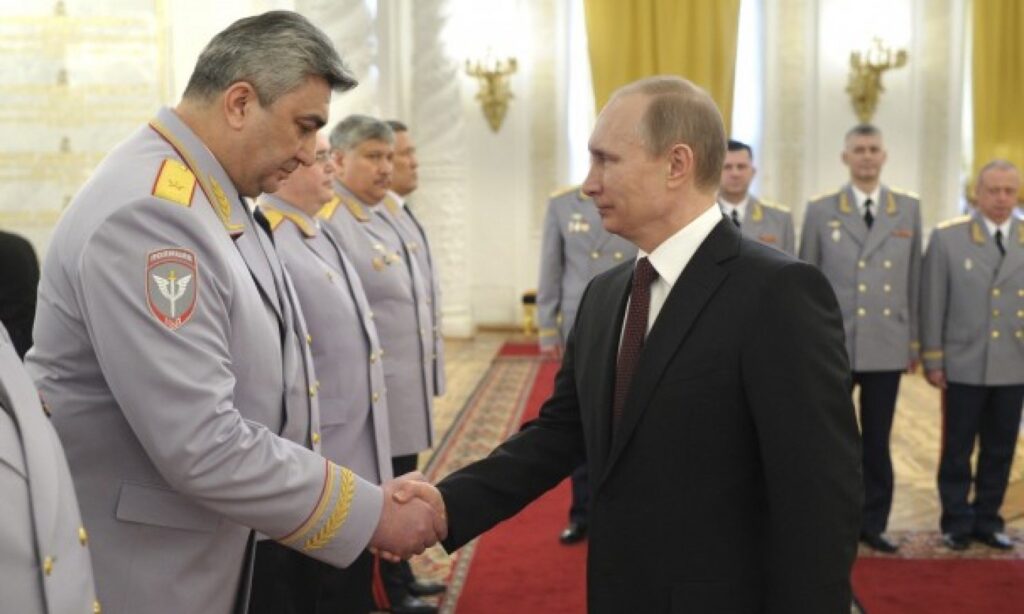 “Οι δυτικοί να εύχονται να είναι καλά στην υγεία του ο Β.Πούτιν γιατί διαφορετικά έρχονται οι στρατηγοί”…