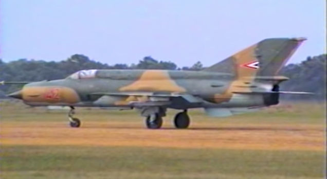 MIG-21 απο-προσγειώνεται στα… χωράφια! [βίντεο]