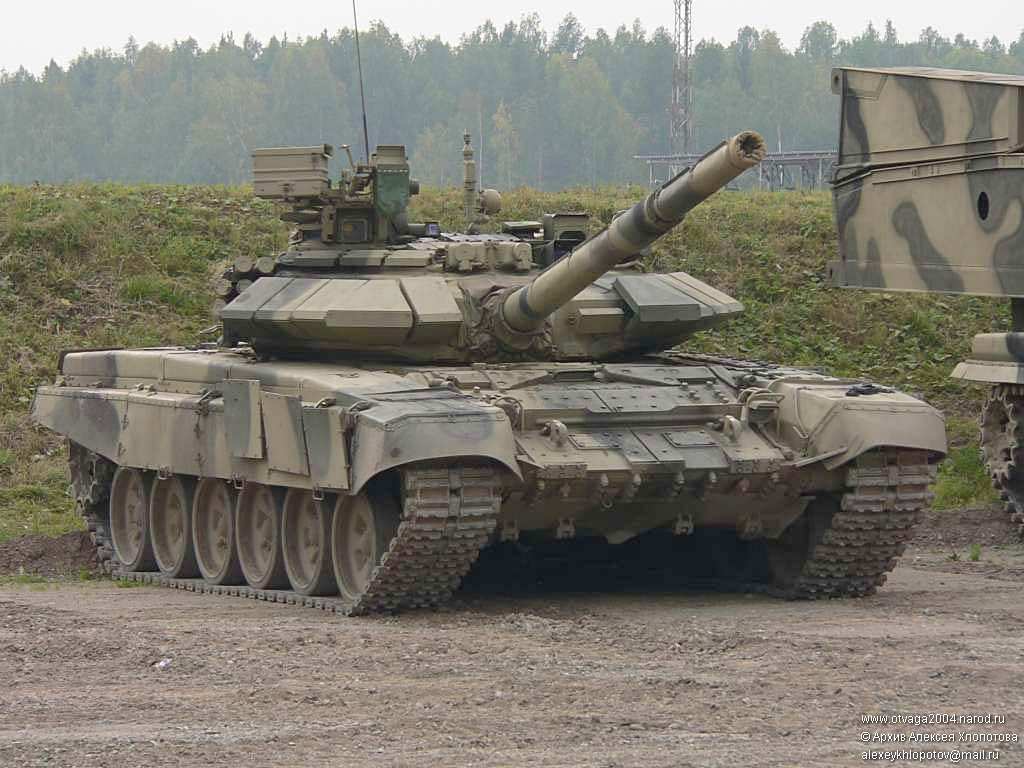 Τ-90 και ΒΜΡ-2 του ρωσικού στρατού στο Νταγκεστάν [βίντεο]