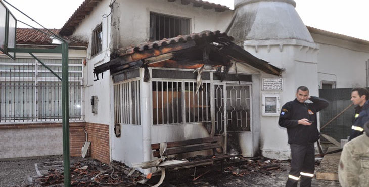 Κομοτηνή: Και η ΕΥΠ στις έρευνες για τον εμπρησμό του τζαμιού