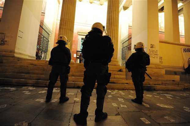 Iδού το παρακράτος: Μέλος της συμμορίας Β.Παλαιοκώστα στους συλληφθέντες της Πρυτανείας