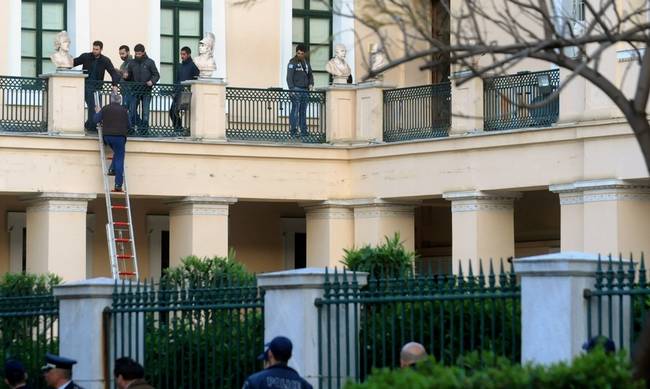 Ποιοι είναι οι δύο καταληψίες φίλοι του Παλαιοκώστα και του Μαζιώτη