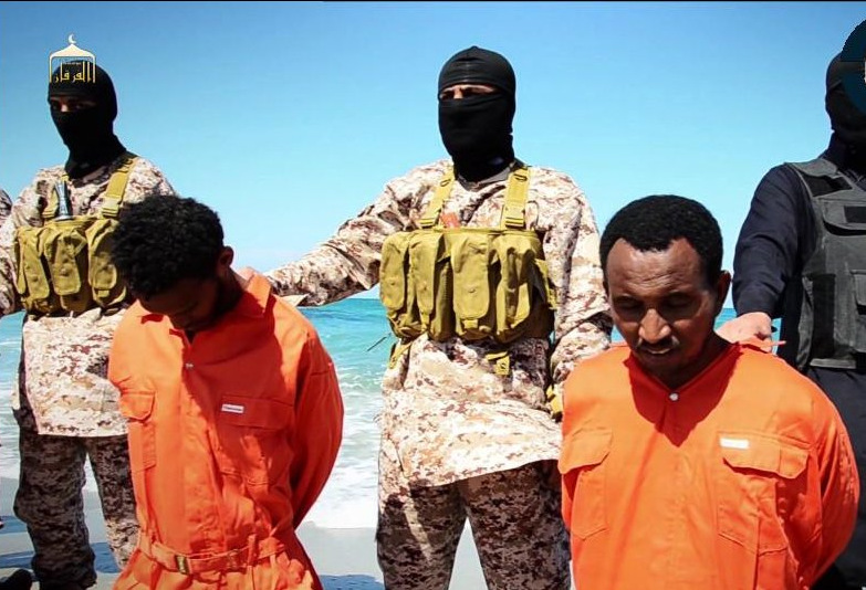Video: Η νέα κτηνωδία του ISIL – Aποκεφαλίζουν και εκτελούν 31 Αιθίοπες Oρθόδοξους Χριστιανούς