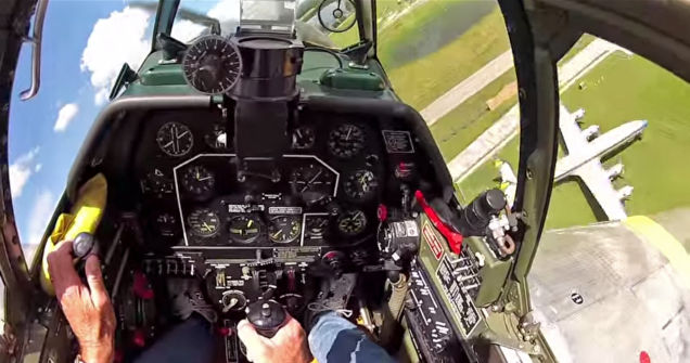 Πετάξτε στο πιλοτήριο με ένα P-51 Mustang (Βίντεο)