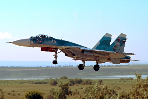 Βολές πυραύλων αέρος-αέρος από Su-33 στο Μουρμάνσκ [βίντεο]