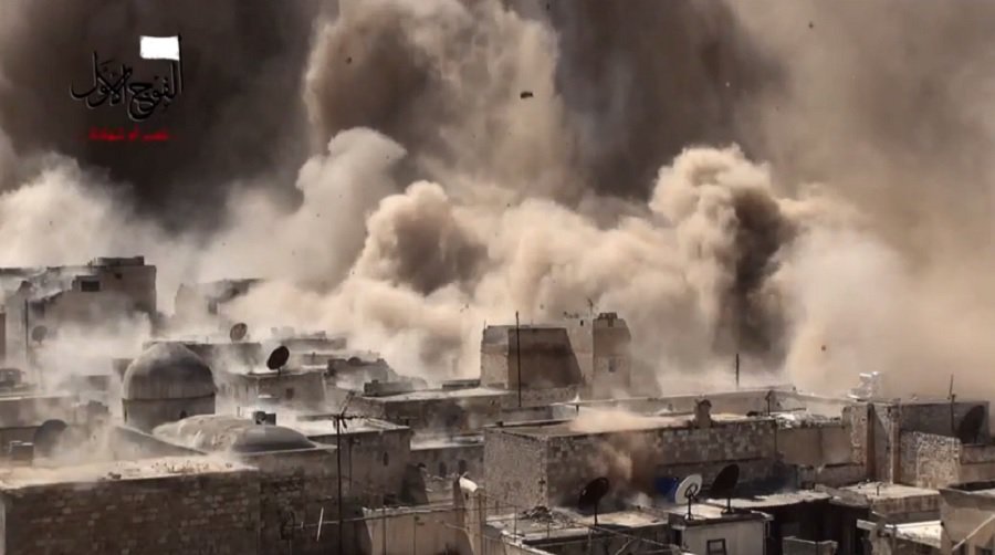 Ταυτόχρονες υπόγειες εκρήξεις συνταράσσουν το Χαλέπι καταστρέφοντας τα πάντα [βίντεο]