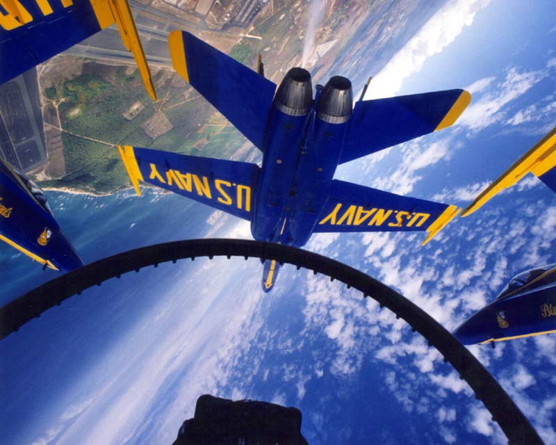 Blue Angels μέσα από το πιλοτήριο [βίντεο]