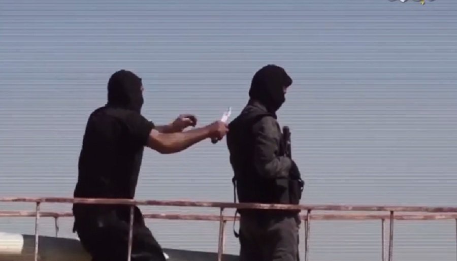 Η εκπαίδευση των ισλαμιστών “βατραχανθρώπων” μάλλον χαρίζει… γέλιο παρά τρόμο [βίντεο]