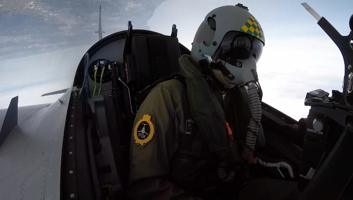 Μ-346 και περιστροφή μέσα από το πιλοτήριο [βίντεο]