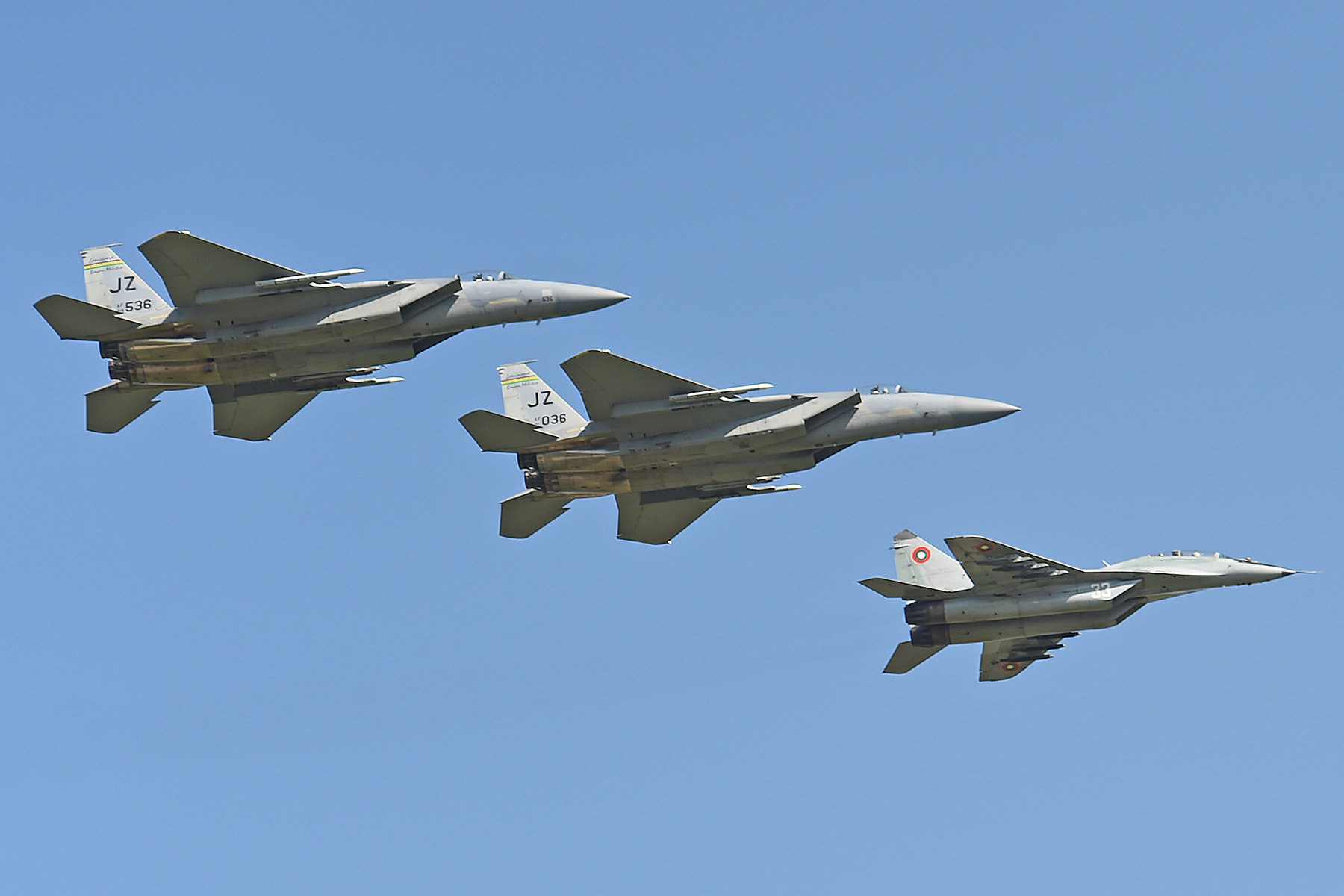 Thracian Eagle : Αμερικανικά F-15 σε πτήσεις με βουλγαρικά MIG-29 και Su-25 [βίντεο]