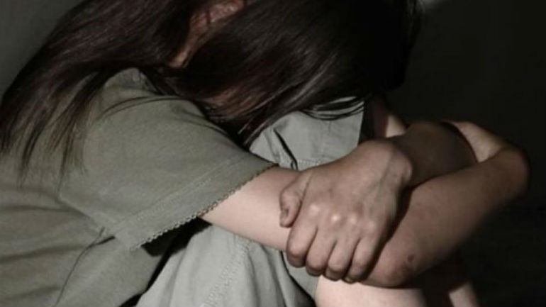 Ρόδος: Μητέρα και γιαγιά βοηθούσαν τον παππού να βιάζει 6χρονη!