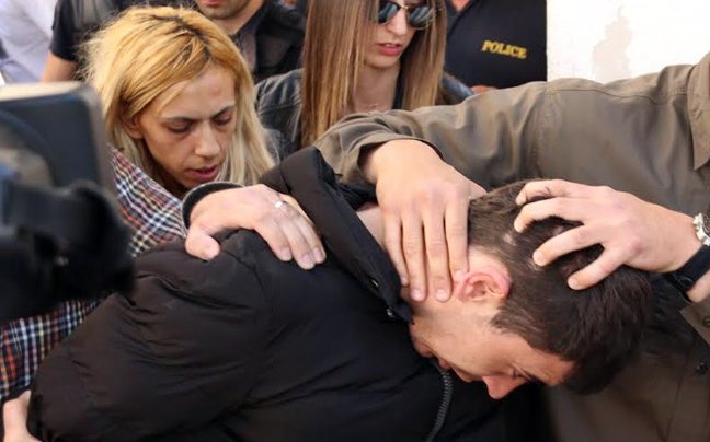 Έριξε το παιδί του στο μίξερ αφού το έβρασε και στο τέλος τάισε την 4χρονη Άννυ στα σκυλιά!