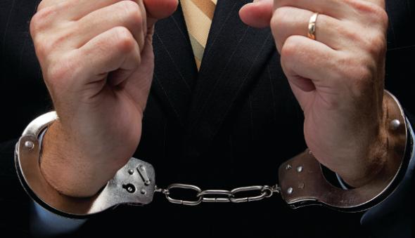 «Χειροπέδες» σε εκδότη στη Θεσσαλονίκη