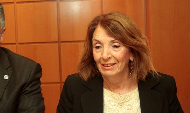 Χριστοδουλοπούλου: “Ζητά έκτακτες προσλήψεις για την αντιμετώπιση του μεταναστευτικού”