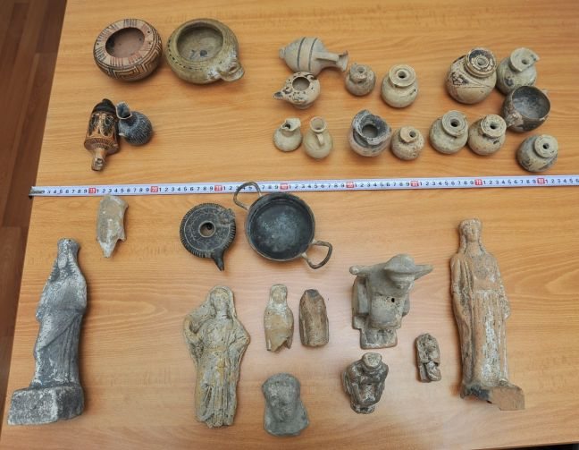 Μίνι… μουσείο ανακάλυψε η Αστυνομία στο Παλαιό Ψυχικό