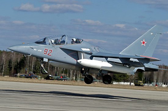 Η Ρωσία ολοκληρώνει την εξέλιξη του Yak-130 σε ελαφρύ μαχητικό [βίντεο]
