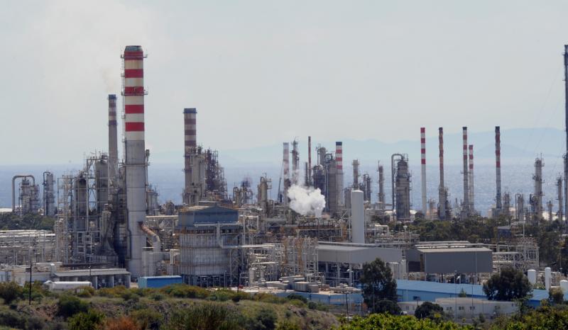 ΕΚΤΑΚΤΟ: Mεγάλη πυρκαγιά ξέσπασε στα διυλιστήρια Ασπροπύργου – Υπάρχουν πέντε τραυματίες