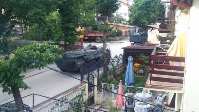 Χάος στα Σκόπια-Βγήκαν τα τεθωρακισμένα στους δρόμους (εικόνες)