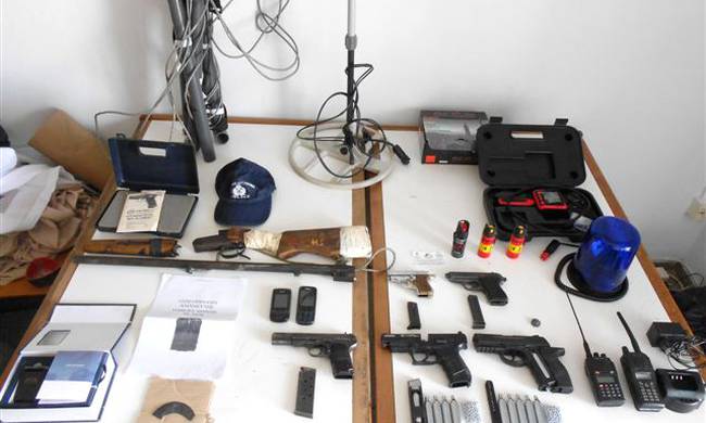 Αρχαία, όπλα και ευαγγέλια έκρυβε το κύκλωμα αρχαιοκαπηλίας