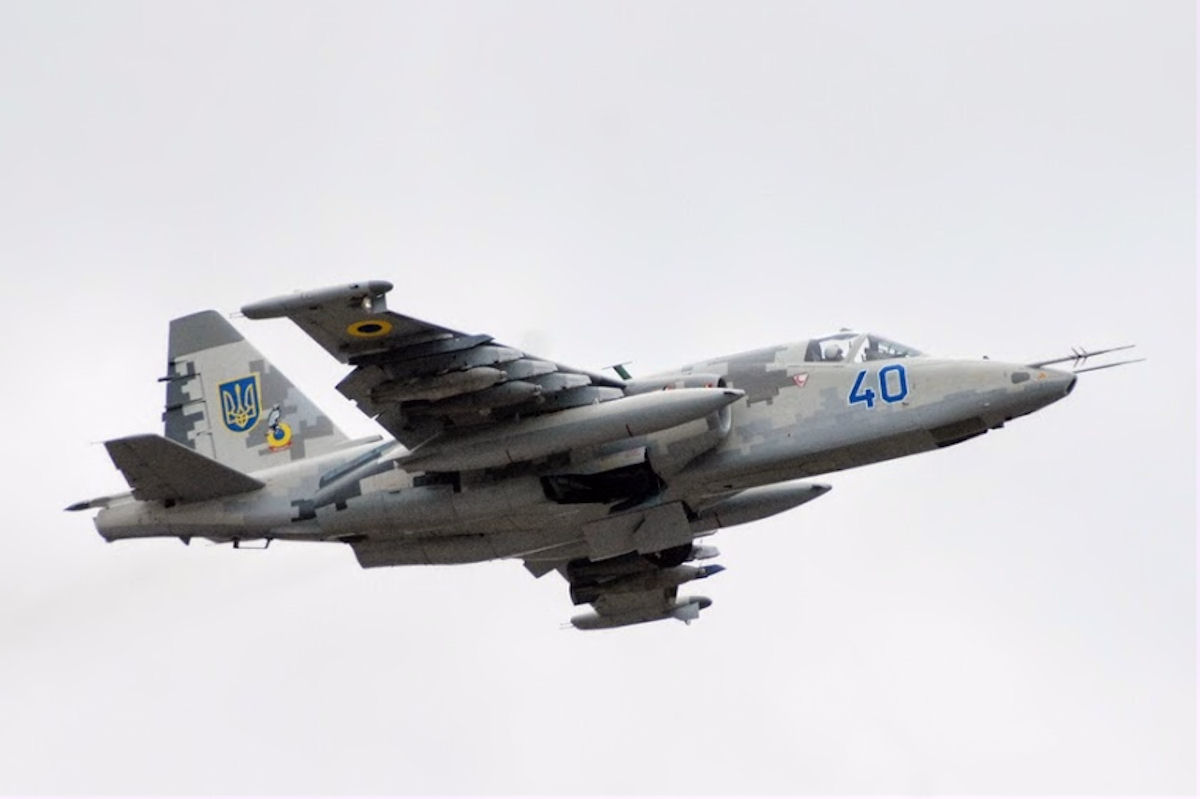 Ουκρανικά Su-25 προσπάθησαν να κάνουν επίδειξη δύναμης στο Ντονέτσκ – Η αεράμυνα των ρωσόφωνων τα “κλείδωσε” και αποχώρησαν